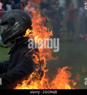 Stannage Stunt Team faire chauffer les choses et les mettre au feu à la Foire de Cheshire Game and Country Banque D'Images