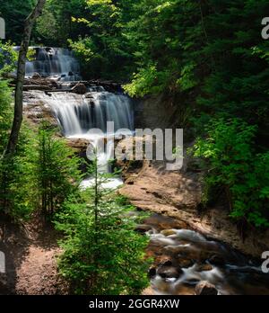 Cascade de sable en été dans le nord du Michigan Banque D'Images