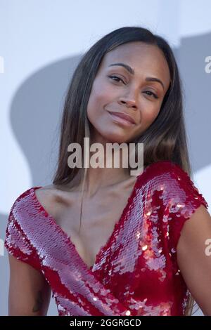 Zoe Saldana assiste à la première et à la cérémonie d'ouverture du 78e Festival international du film de Venise à Venise, Italie, le 02 septembre 2021. Photo de Paolo Cotello/imageSPACE/MediaPunch Banque D'Images