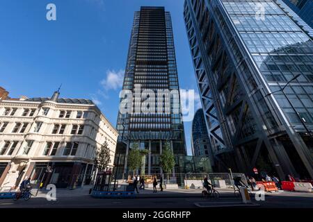 02/09/2021. Londres, Royaume-Uni. Photo de Ray Tang. Les clients assistent à l'ouverture du nouvel hôtel de luxe Pan Pacific au cœur de la ville de Londres. Cet hôtel fait partie du groupe Singapore PAN PACIFIC Hotels, il s'agit de son premier hôtel européen. L'hôtel est situé au One Bishopsgate Plaza et dispose de 237 chambres, dont 42 suites et une suite Pan Pacific exclusive, cinq bars et restaurants dont un restaurant Straits Kitchen ouvert toute la journée ; Un étage bien-être dédié avec une piscine à débordement de 18.5 mètres et un bar à cocktails de destination dans Devonshire House conçu par Tom Dixon. Banque D'Images