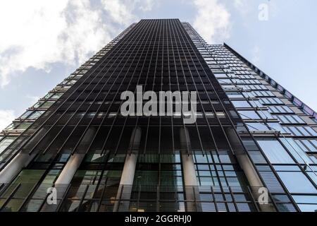 02/09/2021. Londres, Royaume-Uni. Photo de Ray Tang. Les clients assistent à l'ouverture du nouvel hôtel de luxe Pan Pacific au cœur de la ville de Londres. Cet hôtel fait partie du groupe Singapore PAN PACIFIC Hotels, il s'agit de son premier hôtel européen. L'hôtel est situé au One Bishopsgate Plaza et dispose de 237 chambres, dont 42 suites et une suite Pan Pacific exclusive, cinq bars et restaurants dont un restaurant Straits Kitchen ouvert toute la journée ; Un étage bien-être dédié avec une piscine à débordement de 18.5 mètres et un bar à cocktails de destination dans Devonshire House conçu par Tom Dixon. Photo de Ray Tang. Banque D'Images