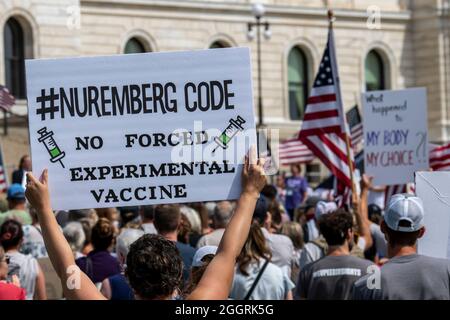 St. Paul, Minnesota. 28 août 2021. Manifestation pour la liberté médicale et le choix de la santé au Minnesota. Arrêtez les mandats. . Les citoyens du Minnesota exigent des informations Banque D'Images