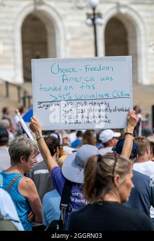 St. Paul, Minnesota. 28 août 2021. Manifestation pour la liberté médicale et le choix de la santé au Minnesota. Arrêtez les mandats. . Les citoyens du Minnesota exigent des informations Banque D'Images