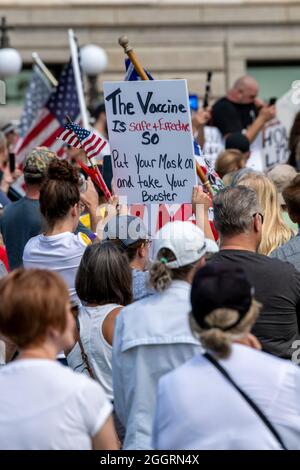 St. Paul, Minnesota. 28 août 2021. Manifestation pour la liberté médicale et le choix de la santé au Minnesota. Arrêtez les mandats. . Les citoyens du Minnesota exigent des informations Banque D'Images