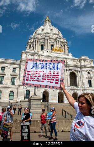 St. Paul, Minnesota. 28 août 2021. Manifestation pour la liberté médicale et le choix de la santé au Minnesota. Arrêtez les mandats. . Les citoyens du Minnesota exigent des informations Banque D'Images