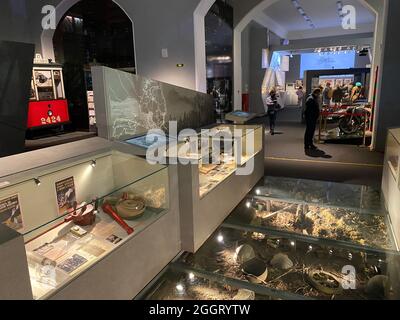 Saint-Pétersbourg, Russie. 28 août 2021. Une exposition au Musée de la Défense de Leningrad montre la vie durant le blocus de Wehrmacht de 1941 à 1944. Les salles ont été entièrement rénovées en 2019 et équipées de multimédia. (À dpa '80 ans du blocus de Leningrad: Wera a survécu au crime allemand") Credit: Ulf Mauder/dpa/Alamy Live News Banque D'Images