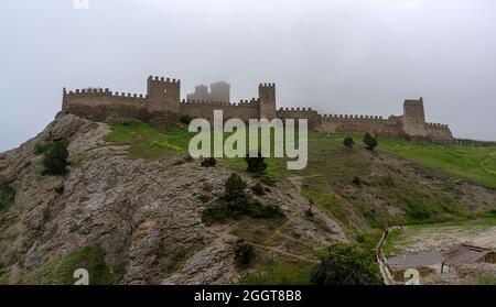 Ancienne forteresse génoise médiévale à Sudak, Crimée Banque D'Images