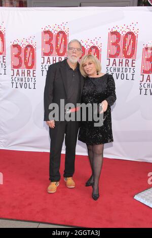 Hamburg der 01.09.2021 - Wolfgang Trepper und Mary Roos feiern auf dem roten Teppich 30 JAHRE SCHMIDTS TIVOLI Das Kieztheater feierte am 1. Septembre Banque D'Images