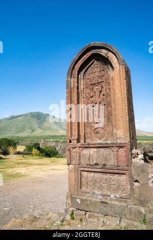 Complexe monastique arménien du XIIIe siècle Saghmosavank situé dans la province d'Aragatsotn en Arménie. Banque D'Images