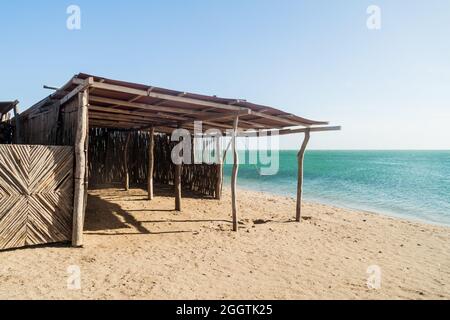 Maisons en bord de mer dans le village de Cabo de la Vela situé sur la péninsule de la Guajira, en Colombie Banque D'Images