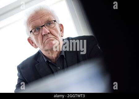 02 septembre 2021, Bade-Wurtemberg, Heidenheim: Le Premier ministre du Bade-Wurtemberg, Winfried Kretschmann (Bündnis 90/Die Grünen), donne une interview à la Deutsche presse-Agentur (dpa). Photo : Tom Weller/dpa Banque D'Images