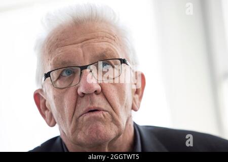 02 septembre 2021, Bade-Wurtemberg, Heidenheim: Le Premier ministre du Bade-Wurtemberg, Winfried Kretschmann (Bündnis 90/Die Grünen), donne une interview à la Deutsche presse-Agentur (dpa). Photo : Tom Weller/dpa Banque D'Images