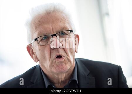 02 septembre 2021, Bade-Wurtemberg, Heidenheim: Le Premier ministre du Bade-Wurtemberg, Winfried Kretschmann (Bündnis 90/Die Grünen), donne une interview à la Deutsche presse-Agentur (dpa). Photo : Tom Weller/dpa Banque D'Images