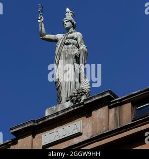 Statue d'Italie par Alexander Stoddart, quartier italien, Ingram Street, centre-ville de Glasgow, Écosse, Royaume-Uni Banque D'Images