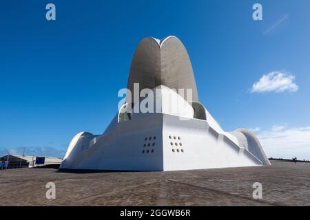 Santa Cruz le Tenerife, Espagne - 27 décembre 2019, Belle vue sur l'Auditorio de Tenerife - Adan Martin à Santa Cruz, Tenerife, île des Canaries, S Banque D'Images