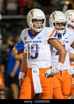 Orlando, Floride, États-Unis. 2 septembre 2021. Boise State Broncos Quarterback Hank Bachmeier (19) pendant le match de football de la NCAA entre Boise State Broncos et les chevaliers de l'UCF à Bounce House à Orlando, FL. Roméo T Guzman/Cal Sport Media/Alamy Live News Banque D'Images