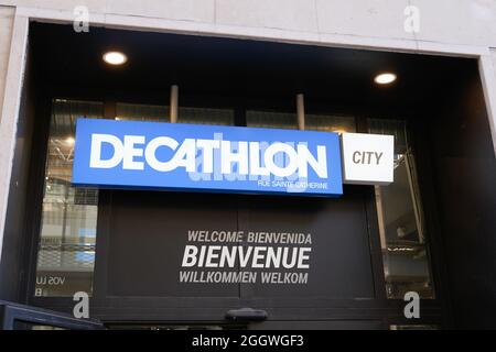 Bordeaux , Aquitaine France - 12 25 2020 : decathlon City sign text and brand store logo front of shop building bordeaux centre ville Banque D'Images