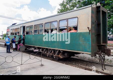 LAS TUNAS, CUBA - 27 JANVIER 2016 : vue sur un train à Las Tunas. Banque D'Images