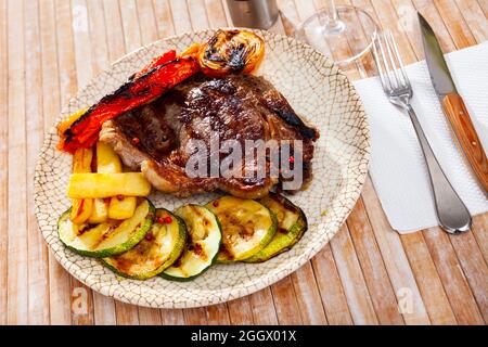 Bœuf frit avec légumes Banque D'Images