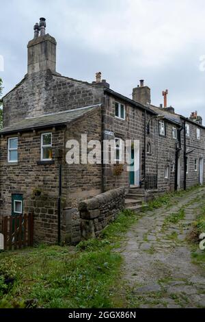 West Laithe Road à Heptonstall un village de tissage historique dans la West Riding, du Yorkshire célèbre pour ses maisons de tisserand en grès vers 18thC Banque D'Images