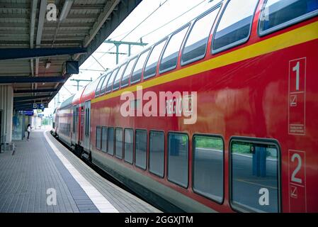 Regio Deutsche Bahn. DB Regio AG est une filiale de Deutsche Bahn qui exploite des services régionaux et de trains de banlieue en Allemagne. Prise à Kiel, Banque D'Images