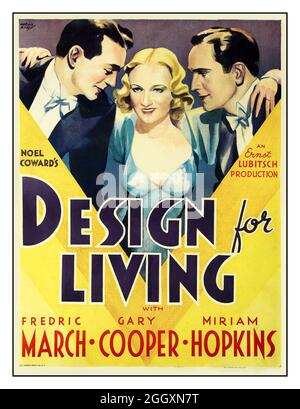 Vintage film des années 1930 film Poster DESIGN FOR LIVING 1933 A Paramount Pictures Noel Coward Comedy mettant en vedette Gary Cooper, Miriam Hopkins et Fredric March Design for Living est un film de comédie pré-Code américain réalisé en 1933 par Ernst Lubitsch à partir d'un scénario de Ben Hecht, Basé sur la pièce de 1932 du même nom de Noël Coward. Avec Fredric March, Gary Cooper et Miriam Hopkins, le film est sur une femme qui ne peut pas décider entre deux hommes qui l'aiment, et le trio accepte d'essayer de vivre ensemble dans une relation platonique amicale. Banque D'Images