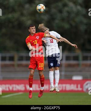 Newport, Royaume-Uni. 03 septembre 2021. Luke Harris (10) Sammy Braybrooke (12) photographié en action, pendant le pays de Galles contre l'Angleterre U18, final Score 1-1 Credit:, Graham Glendinning,/ Alamy Live News Banque D'Images