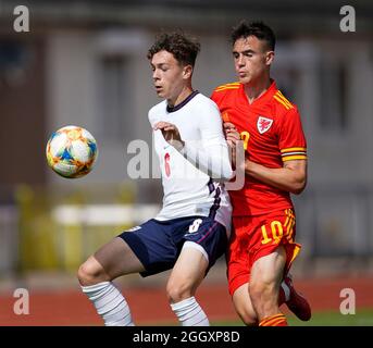 Newport, Royaume-Uni. 03 septembre 2021. Luke Chambers (6) Luke Harris (10) photographié en action, pendant le pays de Galles contre l'Angleterre U18, score final 1-1 Credit:, Graham Glendinning,/ Alamy Live News Banque D'Images