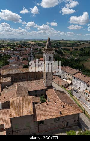 Vinci est une ville italienne de 14 615 habitants dans la ville métropolitaine de Florence, en Toscane. Il est connu pour avoir été le lieu d'origine de Leona Banque D'Images