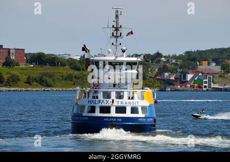 Traversier de Halifax Transit 'Vincent Coleman' en route vers Woodside, dans le port de Halifax, 2021 Banque D'Images