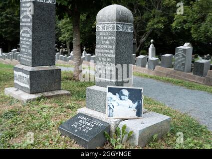 Halifax (Nouvelle-Écosse) : le site de la tombe du Titanic au cimetière Fairview Lawn. L'enfant inconnu, plus tard identifié comme Sidney Goodwin de Grande-Bretagne, avec mes Banque D'Images