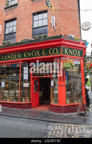 Ennis Ireland - août 12 2017 ; façade extérieure ; célèbre restaurant irlandais dans la ville pittoresque du comté de Clare Banque D'Images