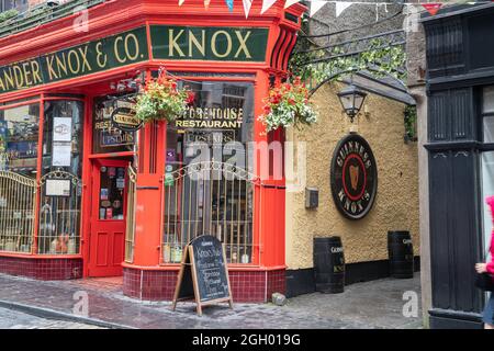 Ennis Ireland - août 12 2017 ; façade extérieure ; célèbre restaurant irlandais dans la ville pittoresque du comté de Clare Banque D'Images