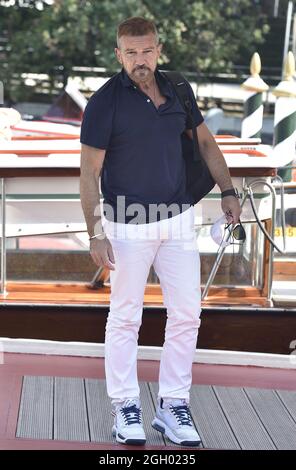 Venise, Italie. 03ème septembre 2021. Antonio Banderas arrive au 78e Festival International du film de Venise le vendredi 3 septembre 2021 à Venise, Italie. Photo de Rocco Spaziani/UPI crédit: UPI/Alay Live News Banque D'Images