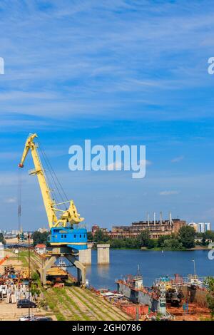 Port de fret fluvial à Kiev, Ukraine Banque D'Images