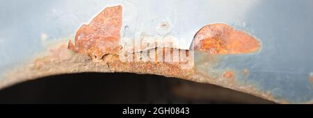 Corrosion du métal sur la carrosserie de la voiture Banque D'Images
