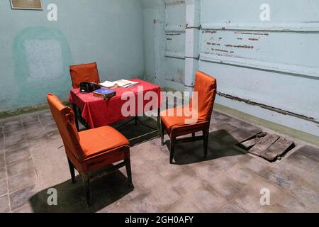 Bureau dans le tunnel de la Guerre froide sous Gjirokaster, en Albanie Banque D'Images