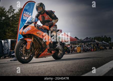 10-05-2021 Lituanie, Kaunas moto Rider, moto moto-cycliste à vélo rapide. Banque D'Images