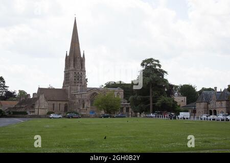 Vue sur l'église St Mary's Church et Church Green à Witney, Oxford Banque D'Images