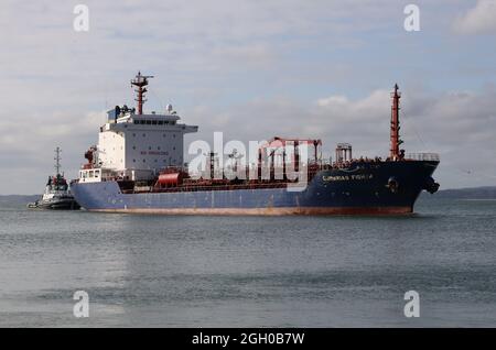 Le pétrolier MV CUMBRIAN FISHER arrivant au port Banque D'Images