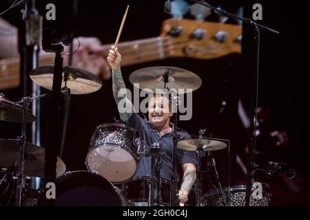 27 AOÛT - SAN FRANCISCO, CA : le batteur Tré Cool of Green Day se produit à Oracle Park le 27 août 2021 à San Francisco, Californie. Crédit : Raymond Ahner/accès photo Banque D'Images