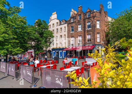 Vue sur les cafés et restaurants du Grassmarket, Edimbourg, Lothian, Ecosse, Royaume-Uni, Europe Banque D'Images