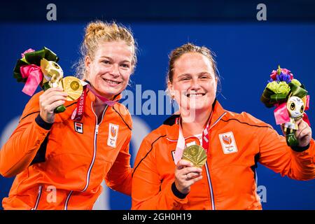 Tokyo, Japon. 04e septembre 2021. TOKYO, JAPON. 04e septembre 2021. Diede de Groot et Aniek van Koot (NED) ont remporté la médaille d'or pour le tennis en fauteuil roulant - les femmes doubles Médaille d'or GBR vs NED - Tokyo 2020 Jeux paralympiques au centre de tennis Ariake le samedi 04 septembre 2021 à TOKYO, JAPON. Credit: Taka G Wu/Alay Live News Credit: Taka Wu/Alay Live News Banque D'Images