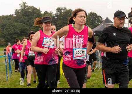 Brentwood, Royaume-Uni. 04e septembre 2021. Brentwood Essex, 4 septembre 2021 cancer Research UK Run for Life course 10K au parc du comté de Weald Brentwood Essex crédit: Ian Davidson/Alay Live News Banque D'Images