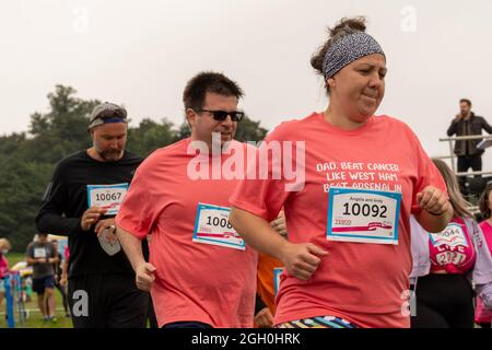 Brentwood, Royaume-Uni. 04e septembre 2021. Brentwood Essex, 4 septembre 2021 cancer Research UK Run for Life course 10K au parc du comté de Weald Brentwood Essex crédit: Ian Davidson/Alay Live News Banque D'Images