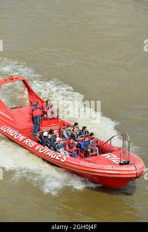 Excursion en hors-bord Thames RIB, Thames River, Londres, Royaume-Uni Banque D'Images