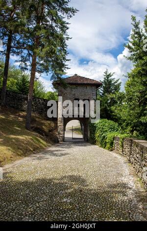 Angera, Italie. 05e juin 2020. Rocca di Angera, Lago Maggiore, Varese, Italie crédit: Agence de photo indépendante/Alamy Live News Banque D'Images