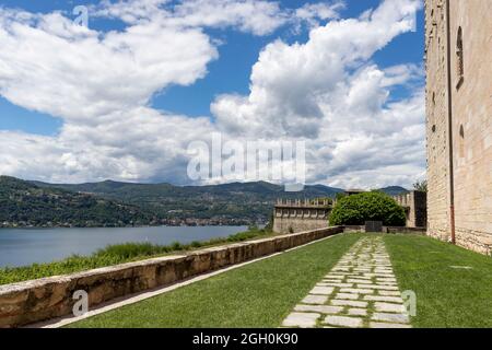 Angera, Italie. 05e juin 2020. Rocca di Angera, Lago Maggiore, Varese, Italie crédit: Agence de photo indépendante/Alamy Live News Banque D'Images