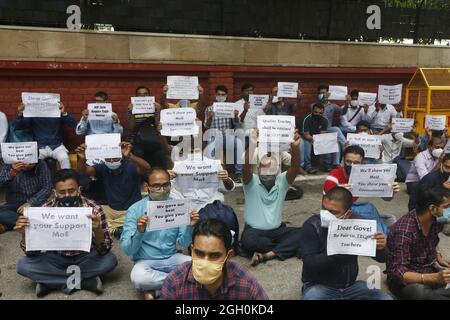 New Delhi, Inde. 04e septembre 2021. Le professeur adjoint de TEQIP a manifesté à la Maison Mandi à New Delhi, en Inde, le samedi 04 septembre 2021. Les professeurs adjoints du TEQIP exigent un emploi à temps plein comme le promit Miistère de l'éducation, Govt de l'Inde dans le cadre du protocole d'entente signé entre le Centre et l'État Govt. Photo par Akash Anshuman/ABACAPRESS.COM crédit: Abaca Press/Alay Live News Banque D'Images