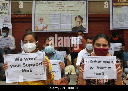 New Delhi, Inde. 04e septembre 2021. Le professeur adjoint de TEQIP a manifesté à la Maison Mandi à New Delhi, en Inde, le samedi 04 septembre 2021. Les professeurs adjoints du TEQIP exigent un emploi à temps plein comme le promit Miistère de l'éducation, Govt de l'Inde dans le cadre du protocole d'entente signé entre le Centre et l'État Govt. Photo par Akash Anshuman/ABACAPRESS.COM crédit: Abaca Press/Alay Live News Banque D'Images